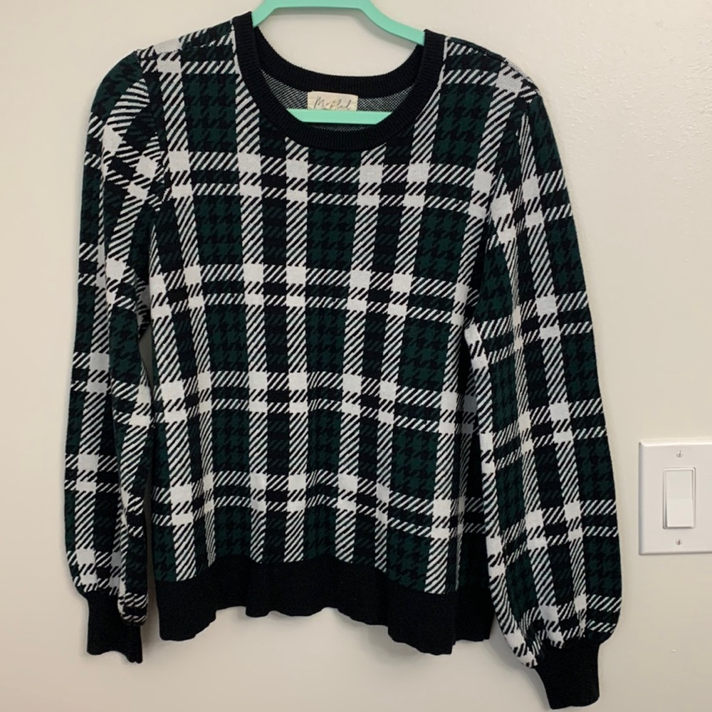 Houndstooth black, green and white crew neck sweater